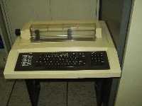 DEC LA120 tiskalnik s tipkovnico - RS232 komunikacija (1977)