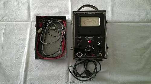 el.voltmeter.jpg