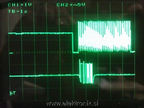Kanal 1 - pin 9 Error amplifier input, Kanal 2 - oscilator.JPG