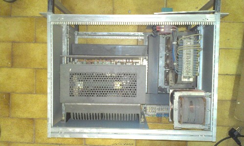 Ohišje s regulatorjem, transformatorjem in dušilko (3).jpg