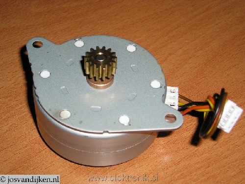 Stappenmotor NMB PM55L-048-CAQ8 RH7-1350 01 TA8Y11D.jpg