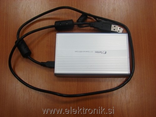 Zunanji disk v ohišju 60GB z napajalnim kablom.JPG